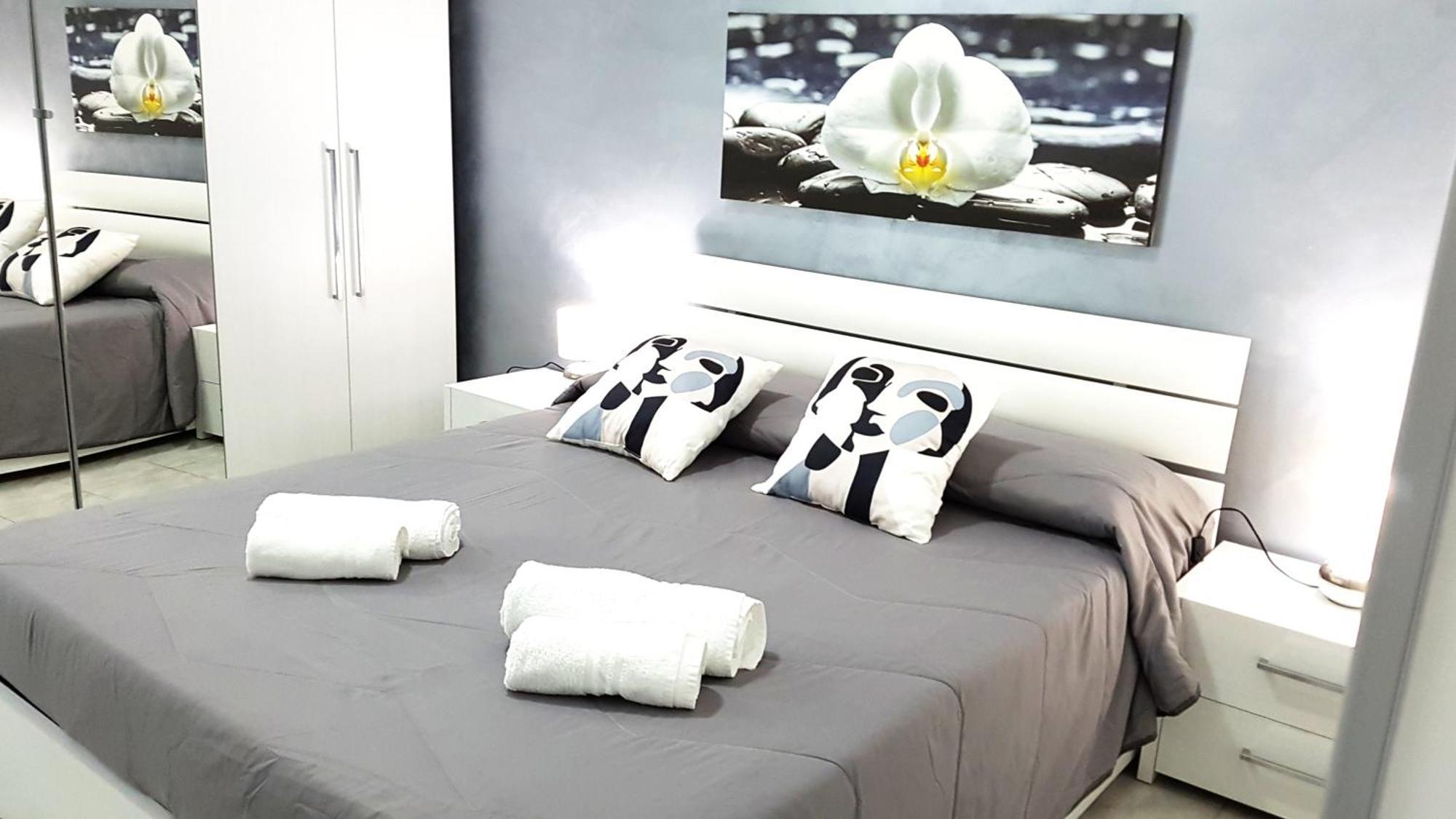 Ch Exclusive Apartments Чефалу Стая снимка